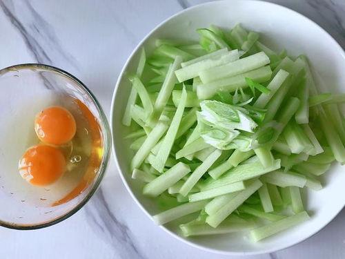 吃瓜群众吃鸡蛋视频,揭秘吃瓜群众吃鸡蛋的趣味瞬间