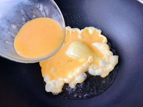 吃瓜群众吃鸡蛋视频,揭秘吃瓜群众吃鸡蛋的趣味瞬间