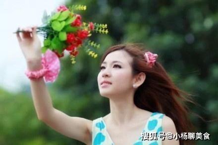 吃瓜视频粉色显肤色,揭秘吃瓜视频中的时尚潮流