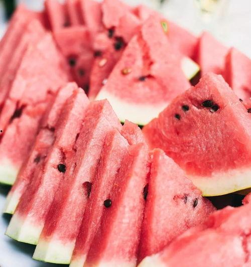 吃瓜群众西瓜硬了,揭秘夏日消暑美食背后的趣味故事