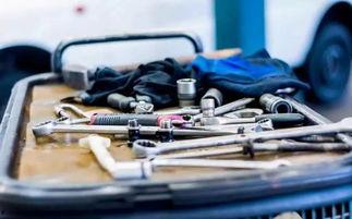 修车店吃瓜,一场别开生面的修车店生活秀