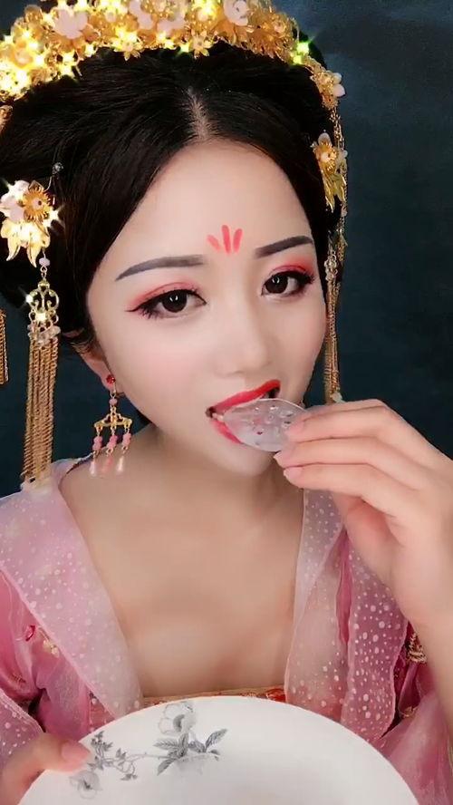 鸡皮娘娘吃瓜视频,揭秘吃瓜界的传奇人物