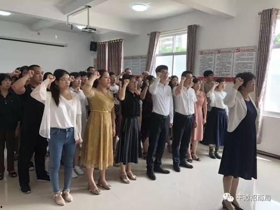 东哥比心吃瓜群众是谁,网络热点的背后故事