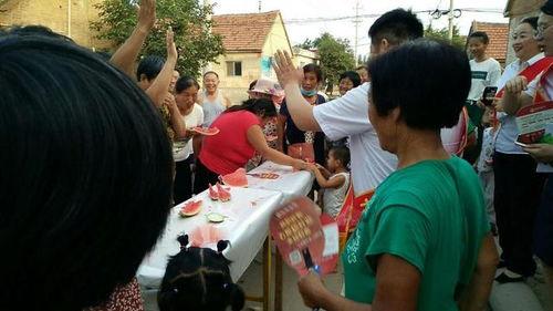 售楼部吃瓜的群众,吃瓜群众热议楼盘风云