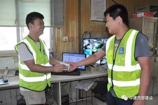 售楼部吃瓜的群众,吃瓜群众热议楼盘风云