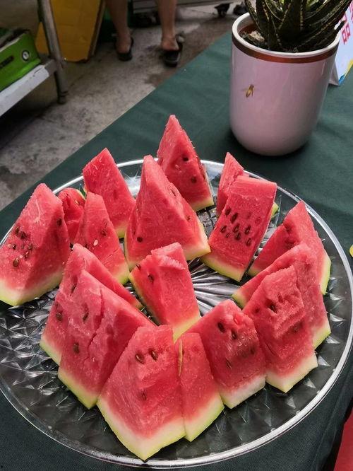 宁夏人吃瓜泡馍,瓜泡馍的独特风味体验