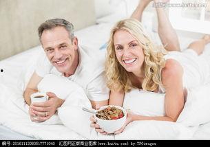 趴在床上吃瓜,揭秘趴床吃瓜的悠闲时光