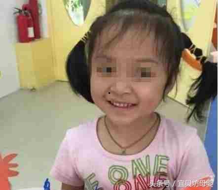 做鬼脸吃瓜的群众,围观群众笑翻天