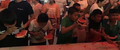 夜市吃瓜群众视频,吃瓜群众镜头下的烟火人间