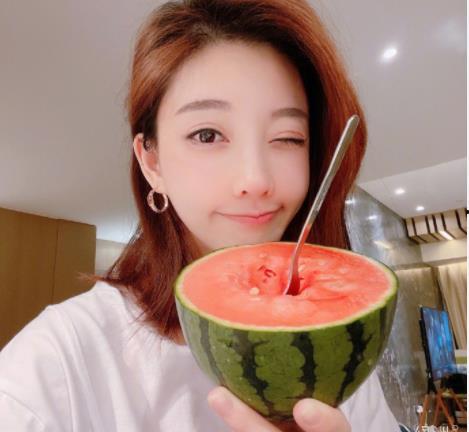 粉丝直播吃瓜,粉丝揭秘娱乐圈幕后故事