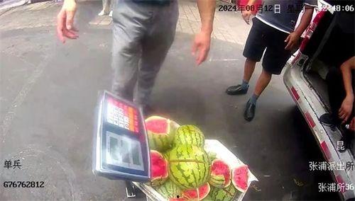 民警抓吃瓜群众