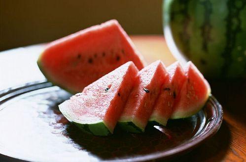 词酒吃瓜日常,日常生活的悠闲时光