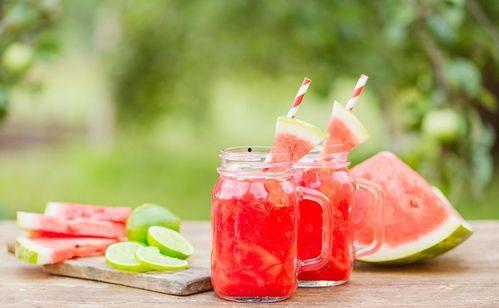 词酒吃瓜日常,日常生活的悠闲时光