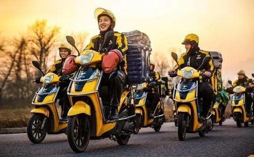 骑手小哥吃瓜图片,一瓜解千愁