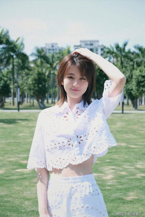 娜娜和小斯吃瓜,瓜田里的欢乐时光