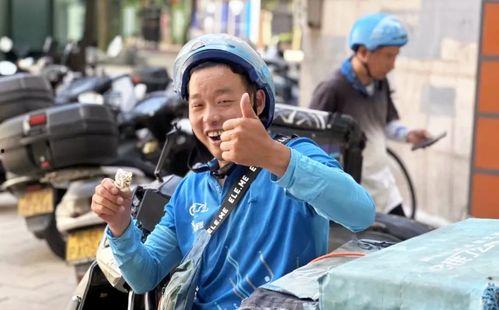 新乡外卖员吃瓜视频,吃瓜视频引发网友热议