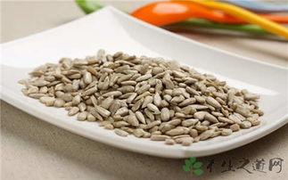 吃瓜子不爱吃瓜,品味独特，偏爱瓜子不喜瓜