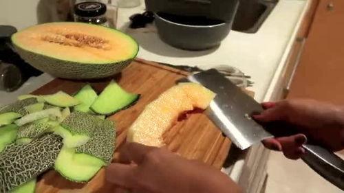 哈密瓜晚上吃可以吃吗